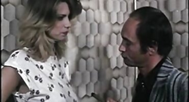 sex bi-a Ariana Marie bị phim sx đốt cháy trong cả hai lỗ.