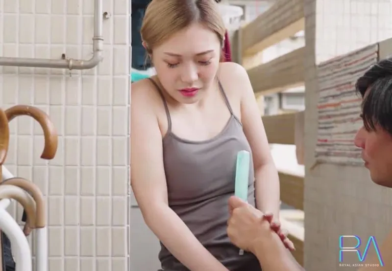 sex anh,sex phu de hay,sex hiếp thật Cậu con trai vô sinh, bố người chồng an ủi rồi giúp bạn gái của con trai có thai